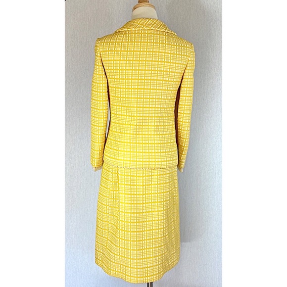 1960s-Inspired Yellow Shift Dress Suit - Picture 9 of 16